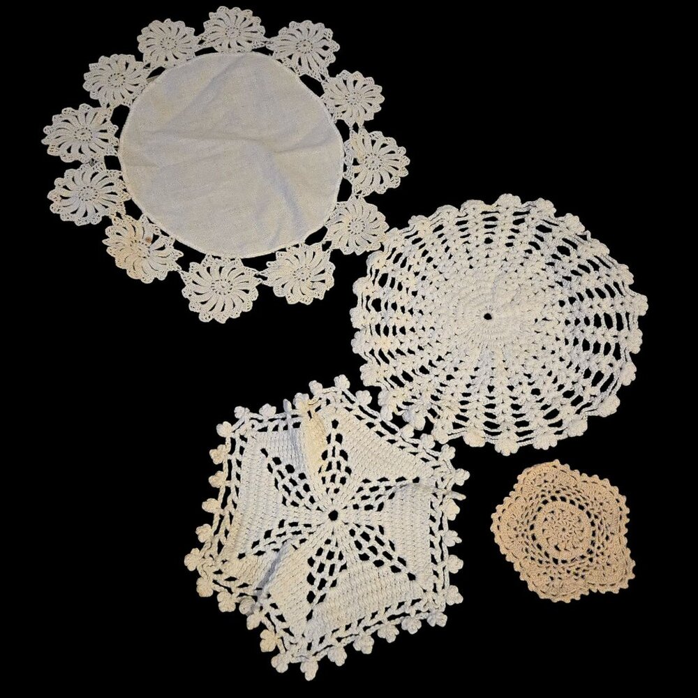 Vintage Home Made Crochet Doilies Set Of 6 White Cream Tan Preowned EUC